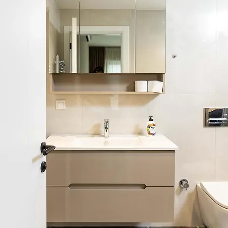 Imperial On The Floor With Free Parking And Amazing View