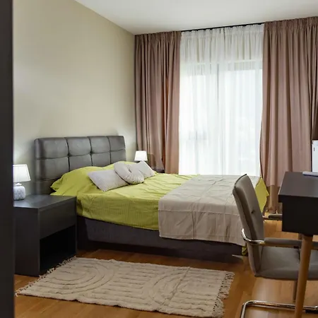 Imperial On The Floor With Free Parking And Amazing View * Скоп'є