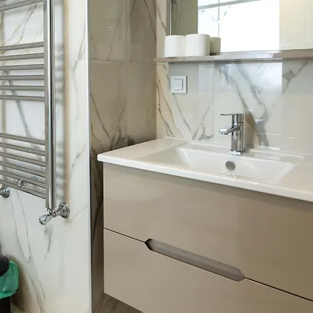 Imperial On The Floor With Free Parking And Amazing View *