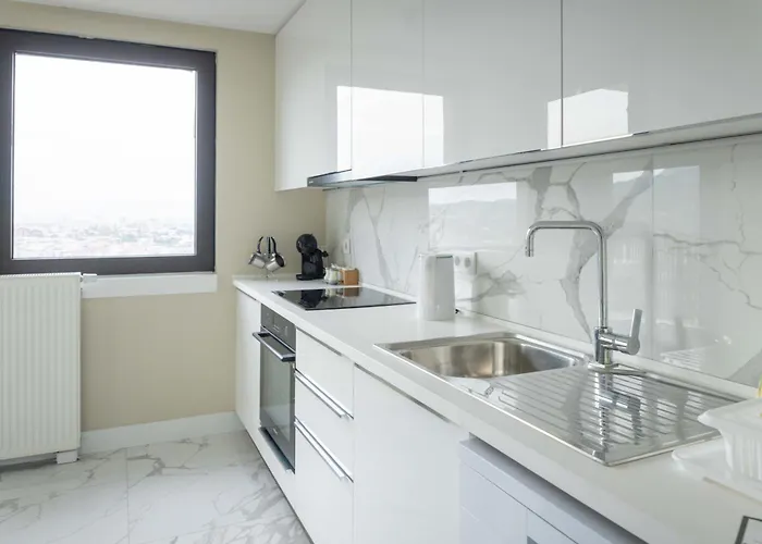 Imperial On The Floor With Free Parking And Amazing View *