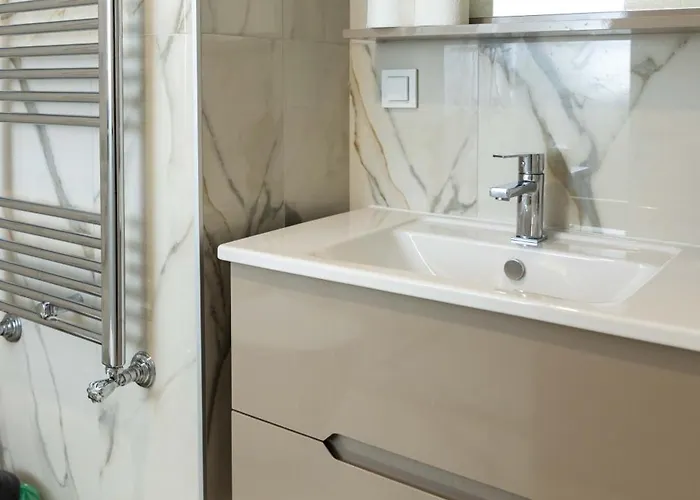 Imperial On The Floor With Free Parking And Amazing View *